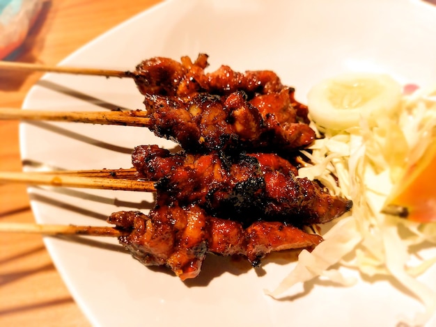 Carne a la parrilla Satay Cocina indonesia