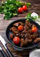 Foto carne de res asada o guisada con tomate