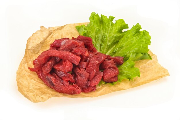 Carne de res cruda en rodajas para cocinar