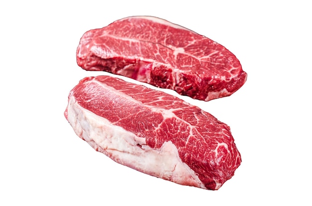 Carne de res orgánica cortada con cuchilla superior cruda Con fondo blanco aislado