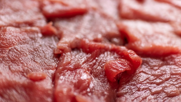 Foto carne roja fresca en rodajas con enfoque selectivo para chef de cocina