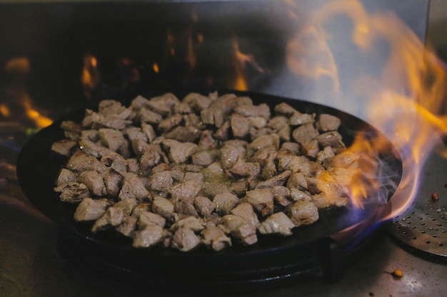 Carne Saute Turco Et sote com torta de cabelo Carne Sac Tava Sac Kavurma