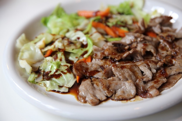 Carne yakiniku em close, comida japonesa