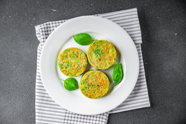 carneira de vegetais cenoura brócolis batatas cebola vegetariana fresca comida vegana saborosa alimentação saudável