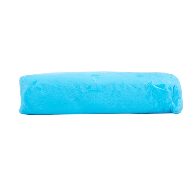 Caroço de plasticina azul isolado no fundo branco