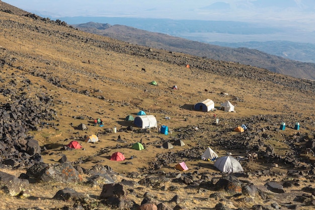 Carpa campamento base para escalar la cima del volcán extinto Monte Gran Ararat Agri Dagi Región de Anatolia Oriental Turquía