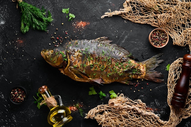 Carpa de pescado al horno con verduras Vista superior Espacio libre para su texto Estilo rústico