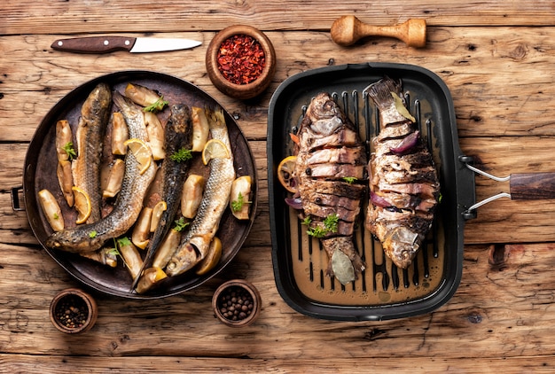 Carpa rellena de verduras