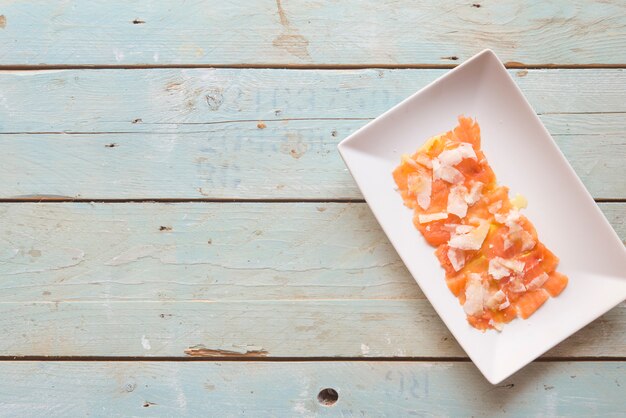 Carpaccio Lachs mit Parmesan