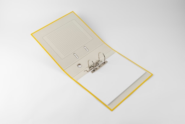 Carpeta de anillo utilizada para el almacenamiento de documentos