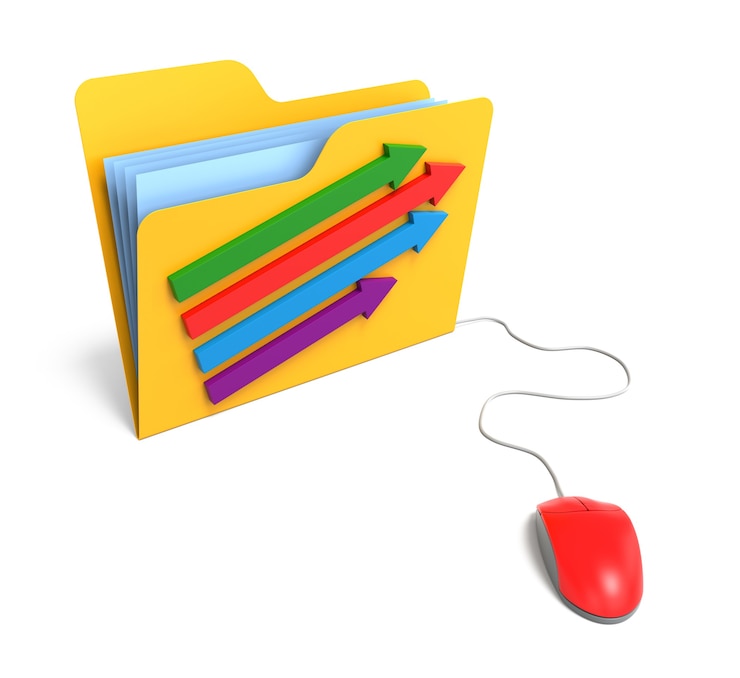 Foto carpeta con flecha y mouse de computadora. representación 3d