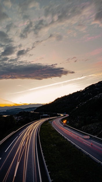 Carretera al atardecer