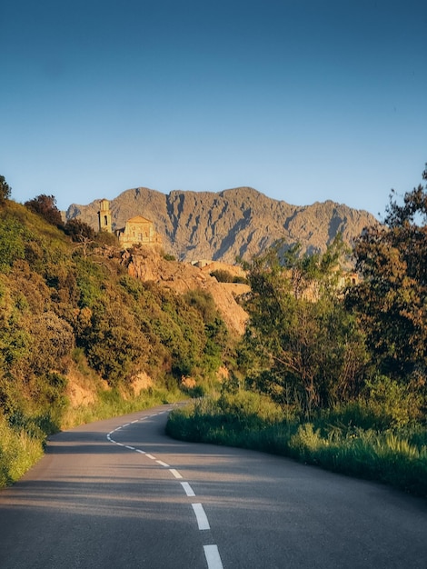 carretera contra el mar Córcega Francia