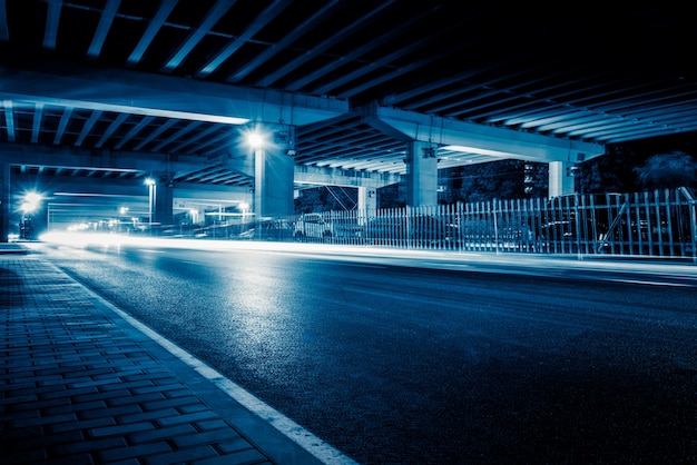 Carretera elevada urbana; transporte terrestre