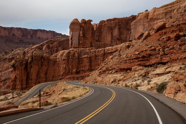 Carretera escénica en los cañones de roca roja