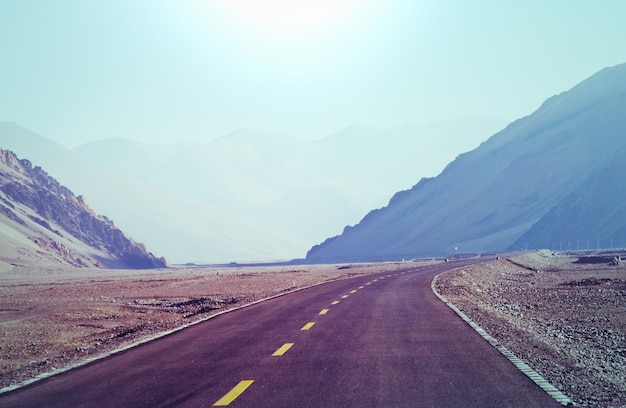 Carretera escénica en las montañas.