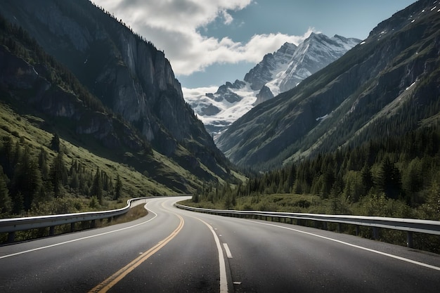 Carretera con fondo de montañas