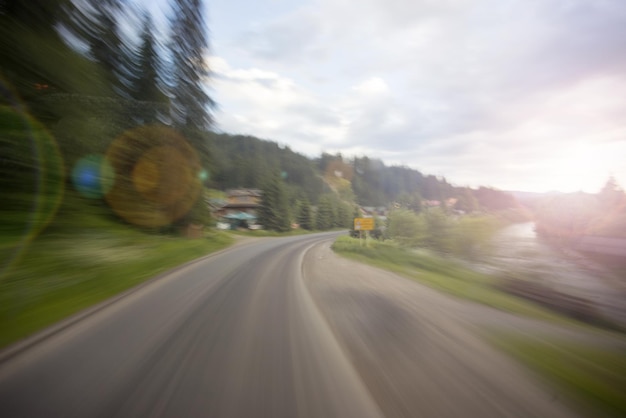 Carretera de montaña a alta velocidad