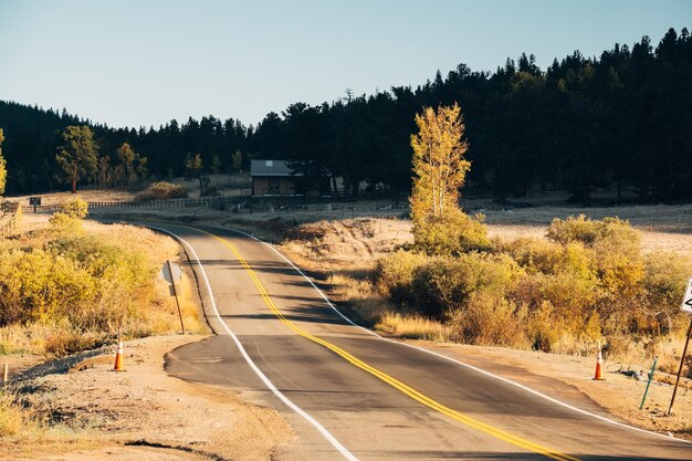 Carretera en otoño en Colorado USA