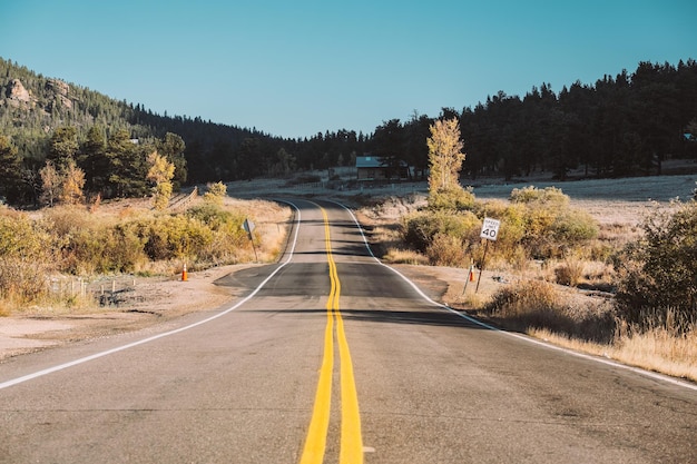 Carretera en otoño en Colorado USA