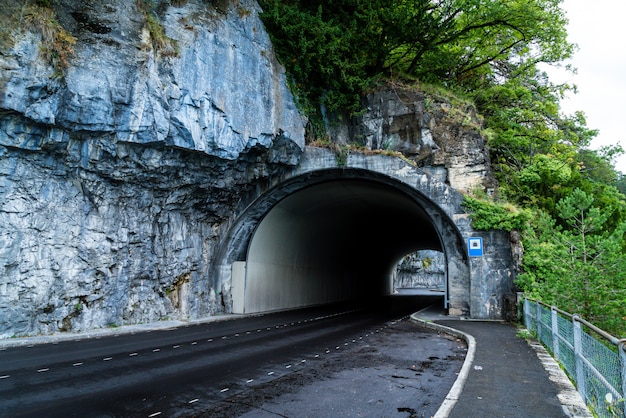 carretera con tunel