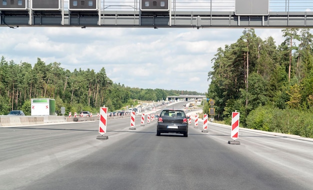 carretera con zona de construcción de carreteras