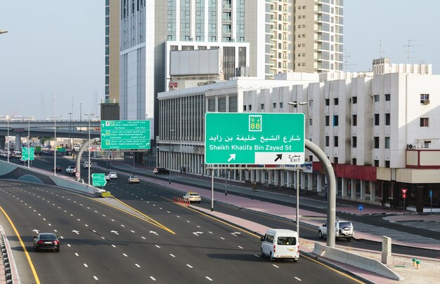 Carreteras de Dubai durante un día