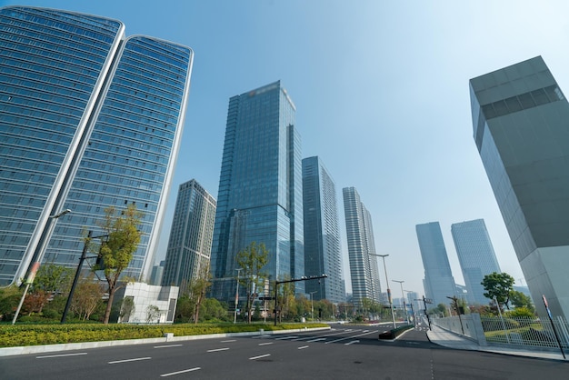 Carreteras y paisaje urbano moderno de Hangzhou, China