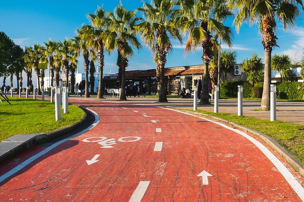 Foto un carril para bicicletas con un cartel que dice ciclismo en él