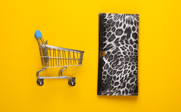 Foto carrito de la compra con billetera en amarillo.