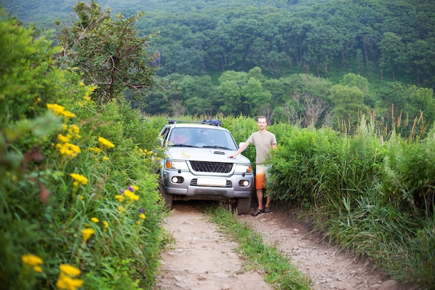 Carro 4x4 parou de correr para fazer uma foto neste lindo lugar