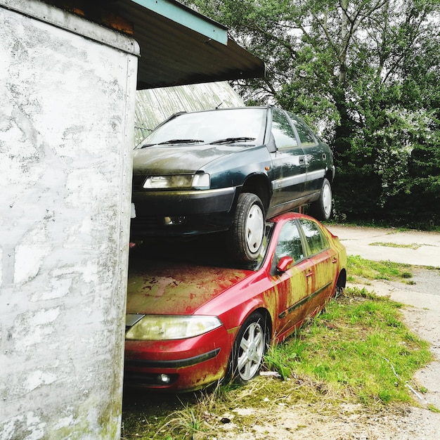 Foto carro abandonado em carrinho