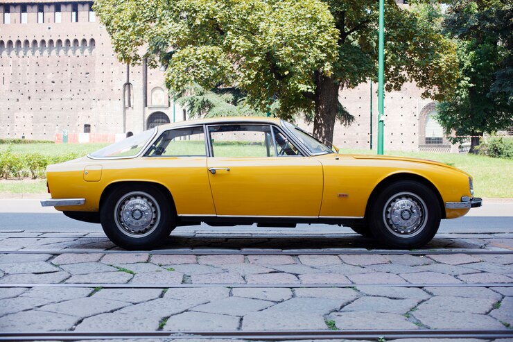 Carro amarelo
