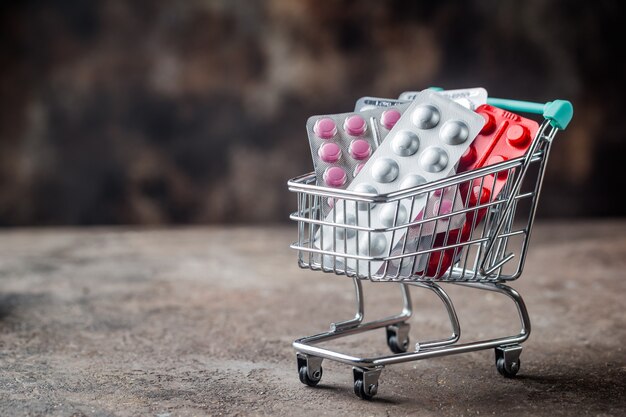 Carro de compras lleno de pastillas