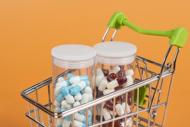 Foto carro de compras con medicamentos