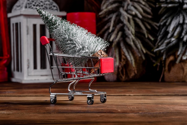 Foto carro de compras con regalos de navidad