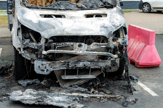 Carro danificado por incêndio criminoso de carros