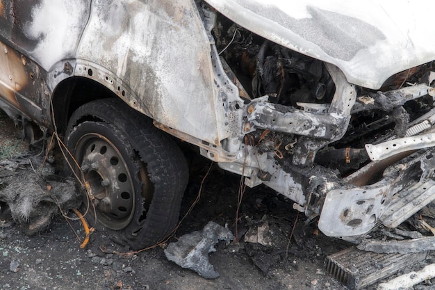 Carro danificado por incêndio criminoso de carros