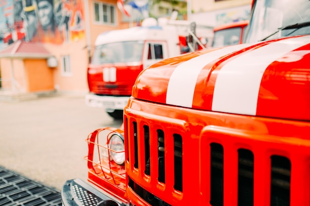 Carro de bombeiros com equipamento fica no corpo de bombeiros e pronto para o desafio