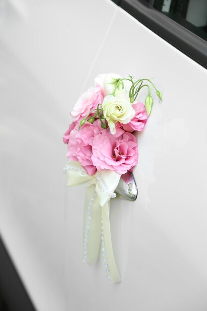 Foto carro de casamento decorado com flores