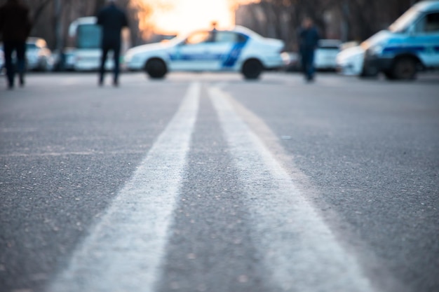 Carro de polícia na rua