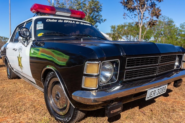 Carro de polícia típico Opala ano 1979