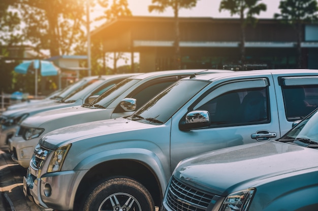 Foto carro, estacionado, ligado, estrada, carro dirigindo, ligado, estrada