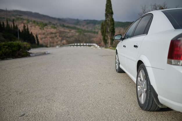 Carro na beira da estrada