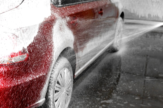 Foto carro na estação de lavagem de carros