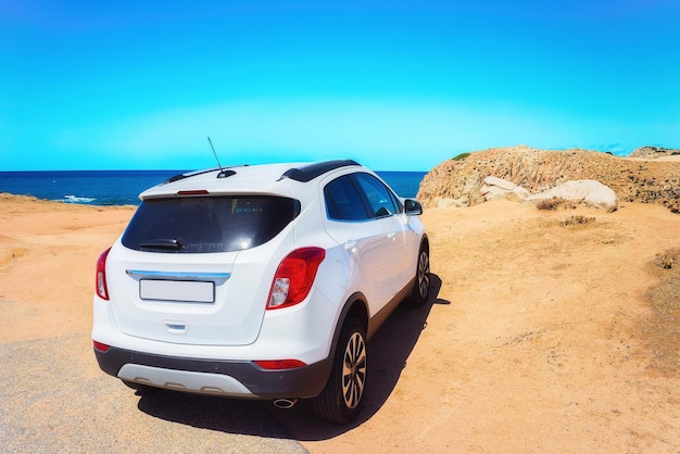 Carro no resort Capo Pecora, província de Medio Campidano, Sardenha, Itália