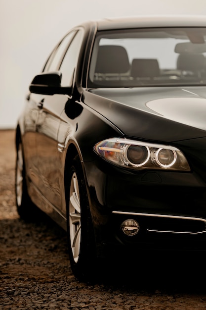 Foto carro preto moderno de prestígio de perto