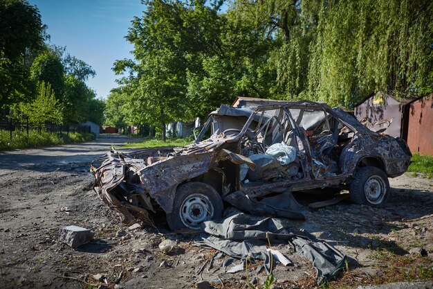 Carro queimado de civis Pessoas foram baleadas por soldados russos em maio de 2022