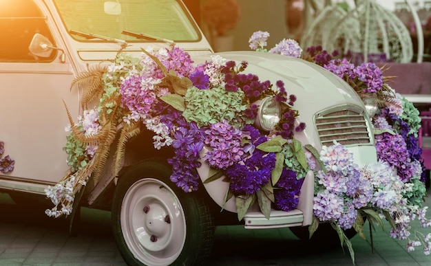 carro retrô com flores