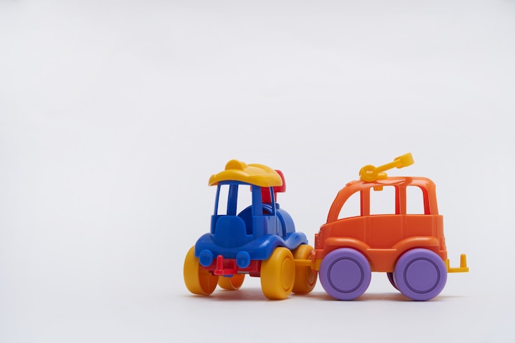 Foto carros de brinquedo colidiram em um acidente. bater em uma estrada de brinquedo